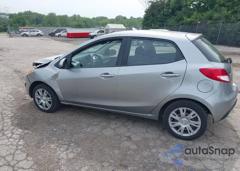 2013 Mazda Mazda2 Sport из США, поврежденный, VIN JM1DE1KZ1D0153531